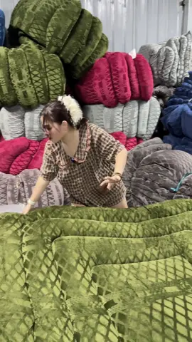 Nhà em loang là tổng kho nha..#kieuoanhnguyen #chanmuadong #chăn #chanlongtho #chancoco #kieuoanhnguyen 