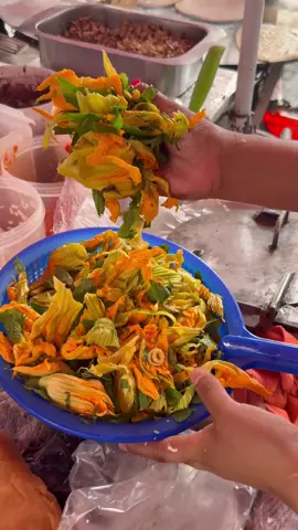 Quesadillas de flor de calabaza #cdmx  #Foodie  #foryoupage  #fyp 