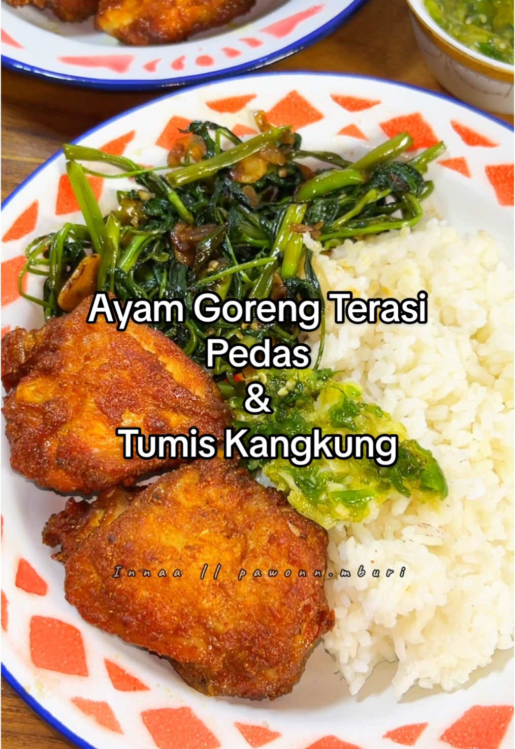 Ayam goreng terasi pedas & tumis kangkung. ✨ Save dulu buat ide masak nanti. Bahan: - 500 gram ayam - 1 bks bumbu marinasi - 2 sdt bawang putih bubuk - 1/2 sdt lada bubuk - 1 sdt cabe bubuk - 2 sdt terasi bakar - 3 sdm maizena - 3 sdm air Tumis kangkung bawang: - 2 ikat kangkung - 5 bawang merah - 4 bawang putih - 5 cabe rawit hijau - garam - kecap manis - saus tiram - lada
