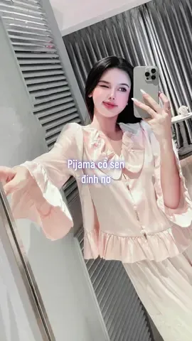 Pijama mớiii zìaaaa, áo fom ngắn trẻ trung, tay dài loe nhẹ xinhh qá mấy cị ưiiii #ThiezHuang #pijama #thoitrangnu #dobomacnha #TikTokFashion 