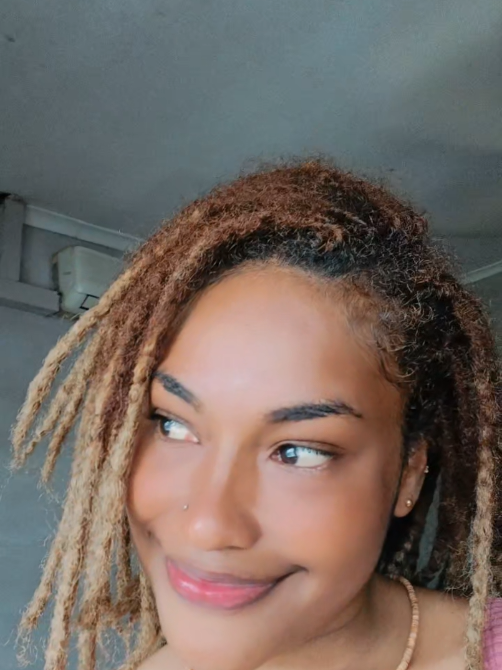 trangu some of y'all be talkin' shit about my innocent eyebrows😭🤣love you all! Here's my natural brows! Ating bami stop lo pudim eye penjol now😭😂😂 peace out