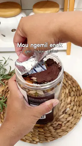 Nyobain cemilan sehat trail mix chocolate dates dari timur tengah. Yang isinya lengkap dan premium,rasanya enak ada manis dan gurih dari garam himalaya.bisa dikonsumsi sebagai cemilan atau sarapan sehat. #trailmix #trailmixchocodates #timurtengah #cemilansehat #healthylifestyle 