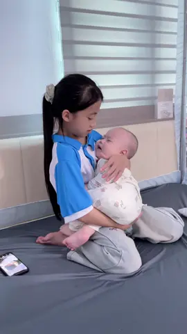 Thủ tục trước khi đi học là phải ru em ngủ xong xuôi đã #béyeu #linhlung97 