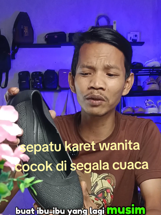 SEPATU KARET WANITA COCOK DI SEGALA CUACA KUALITAS TIDAK DI RAGUKAN LAGI #sepatukaretwanita #FYP #VIRAL 