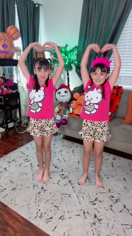Two of hearts beating in pink 💗 sister edition 🎀 #happybirthdaycoco #theAdolls #sisters #parisbunny #hellokitty 