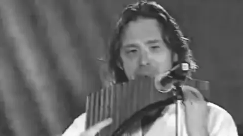 Un fragment dintr-un concert de acum 25 de ani. Pe vremea când muzica se năștea din suflet, nu din algoritmi.#nicolaevoiculeț #fyp 