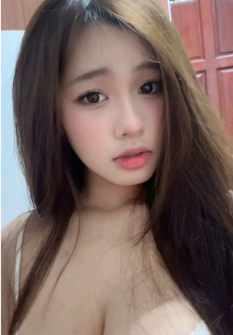 môi khô thée