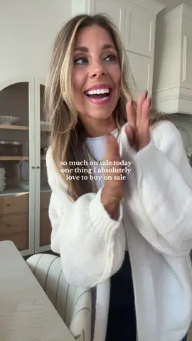 Who’s shopping Amazon prime day deals?! Some of my cozy cardigans for fall are included along with my go-to oversized white tee! Which cardigan do you like best?! #amazonfinds #amazonfashionfinds #sweaterweather #cardigan 