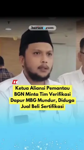 Ketua Aliansi Pemantau Badan Gizi Nasional, Ahmad Yazdi mengungkapkan adanya tindak pidana jual beli sertifikasi dapur MBG di tubuh Badan Gizi Nasional (BGN). Ia menyebut 6 nama yang diduga melakukan jual beli sertifikasi dapur untuk program MBG. Nama-nama tersebut yang berwenang dalam menentukan layak atau tidaknya dapur MBG untuk beroperasi. Yazdi meminta agar 6 nama itu mundur dari jabatannya sebelum di pecat Presiden. Menurutnya apa yang dilakukan mereka telah merugikan mitra program MBG.  Video: hitamputih.daily Kreator: Zakaria  #bgn #mbg #ahmadyazdi #jualbelisertifikasidapurmbg #dapurmbg 