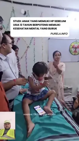 PENTING‼️ Ayah Bunda, anak yang punya HP sebelum usia 13 tahun ternyata lebih berisiko alami masalah kesehatan mental lho!❌ Efeknya bisa bikin susah tidur, gampang terdistraksi, sampai cemas berlebihan😔 Karena otak mereka masih berkembang, terlalu banyak main gadget bisa ganggu belajar dan sosialisasi👀 Jadi yuk, lebih bijak dampingi anak. Yang mereka butuhin sebenarnya bukan layar, tapi waktu bersama kita sebagai orangtua💜