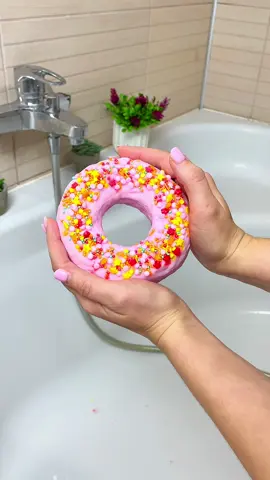 Grandma’s Old-School Hack That Still Works Like Magic ✨ DIY Air Freshener #LifeHacks #DIY #HomeTips #Handmade #FreshHome Materials: 	•	Toilet paper 	•	Water 	•	Laundry gel 	•	Scent booster beads 	•	Edible sprinkles