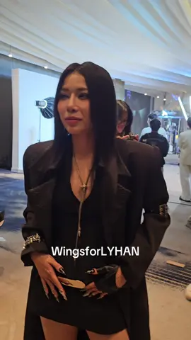 Giao diện thì ngầu giọng baby cx ok ha 🤭🤭#LyHan #LyhanLOFFICIELBeautyChoiceAwards2025 #emxinhsayhi #xuhuong 