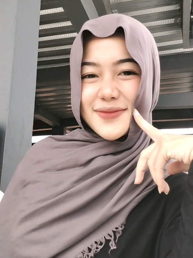 ketika milih musik random 🤭