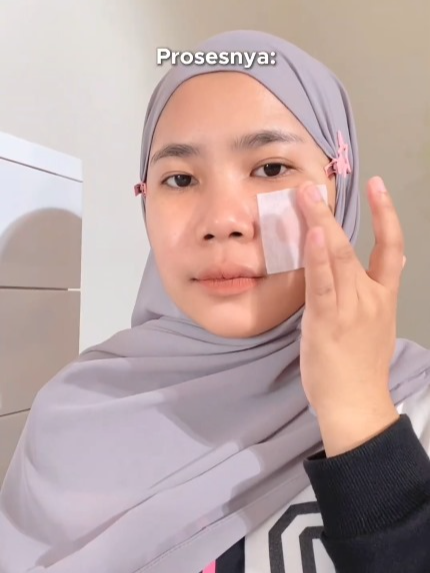 ikutin hacks ini kalo kalian pengen dapetin kulit lembab dan plumpy😍💛 #azarine #azarineskincare #azarineskincareroutine #azarinetoner #tonerazarine #csmskincare #fyp #hacksskincare