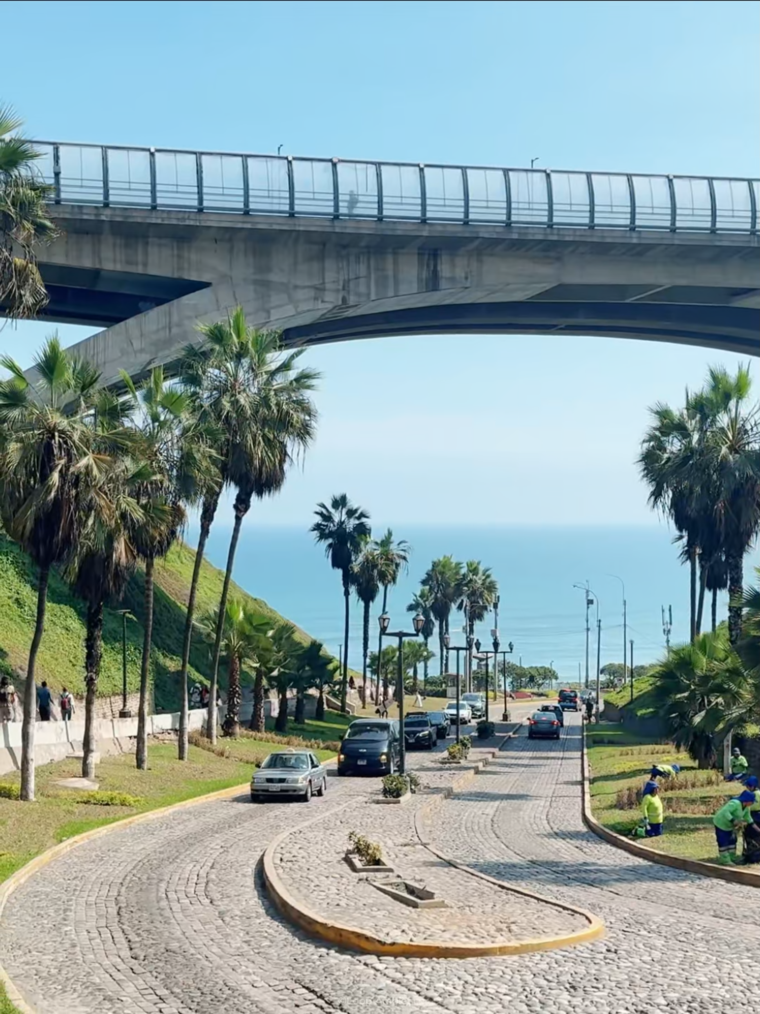 Miraflores Lima Peru Parque Kennedy Malecon Av. Arequipa #miraflores #costaverde #tardeo #departamentosenventa #departamentosenalquiler