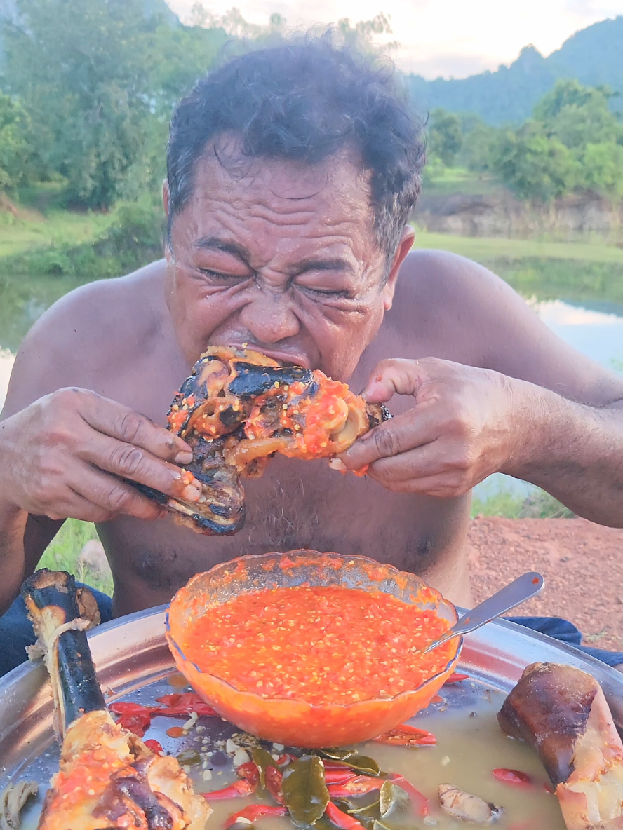 Yummy Spicy cow leg soup with chili sauce recipe #crispy #foodtiktok #chili #yummy 