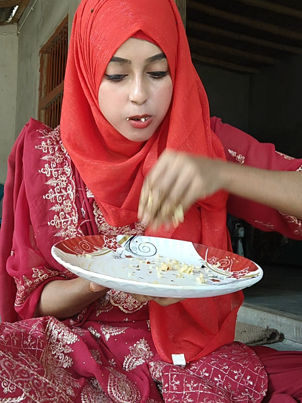 আসো কাজ করি,,,,🤣😃😁 #fry #শিমলাবুড়ি #atrain #naogaon #rajshahi 