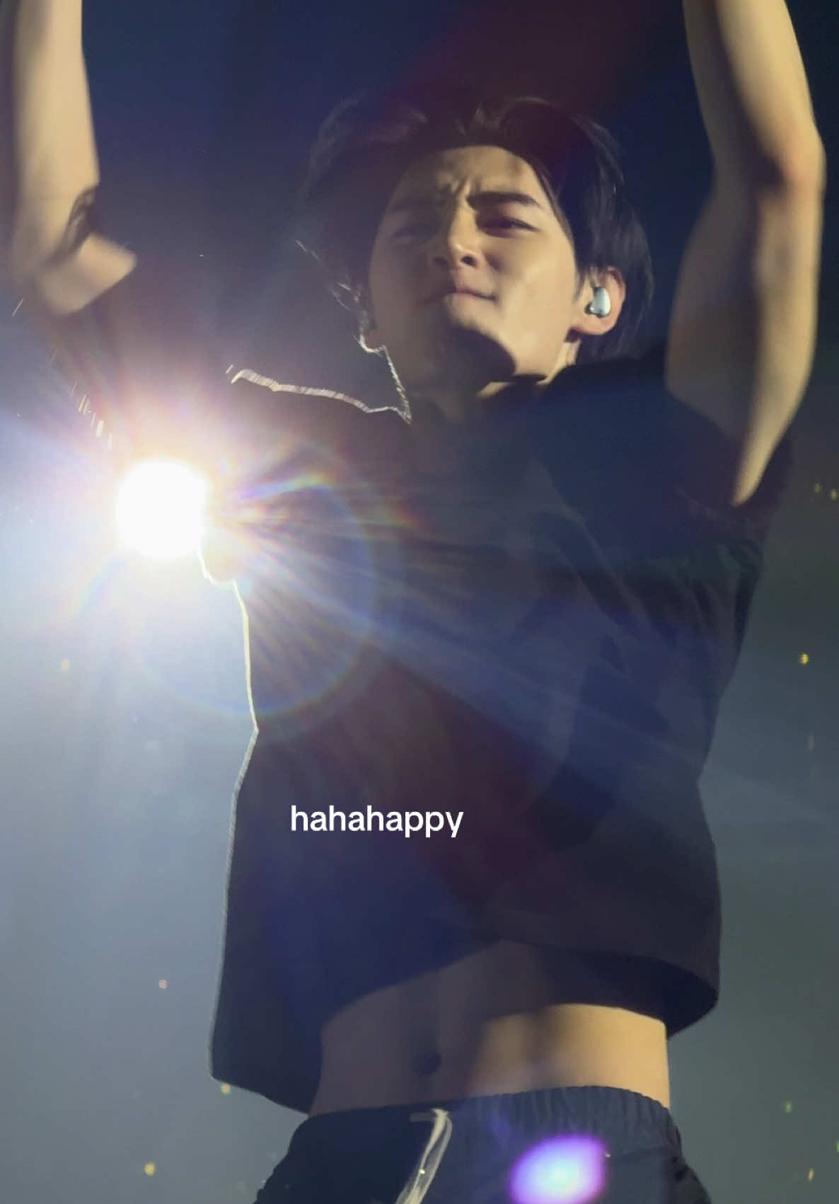 Sunghoon’s abs 🧎🏻‍♀️#sunghoon #parksunghoon #walkthelineinsingapore #enhypen #concert 