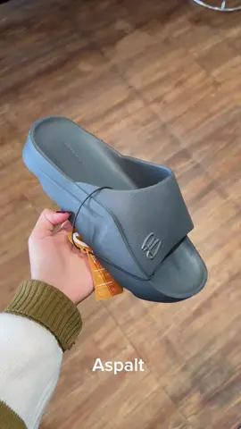 Sandal Patrobas Ease 🤩 sandal yang superrrr empukk pastinya nyaman dipakai yukk langsung order sekarang jugaa👇🫶🏼🤩#sandalpatrobas #sandalkaret #sandalslop #sandalease #promooktober 