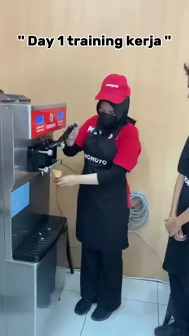 hari Pertama masuk kerja 😁😂 #promomakan1010 #comingsoon #momoyoflip #fyp #momoyo #momoyoicecream #momoyoL3 #fyppppppppppppppppppppppp #promoseruweekend #yoflip #icecream #fypp 