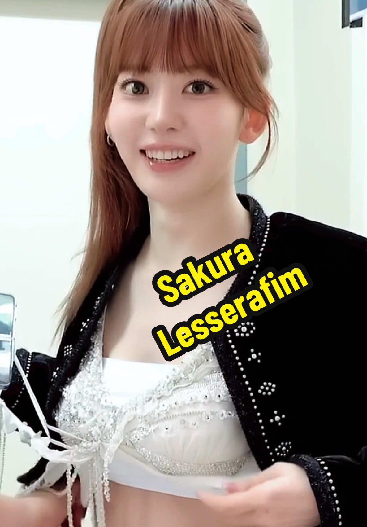 In a parallel universe, Sakura got another career for our pleasure 👀 #sakura #lesserafim #akb48 #kpop #japanese