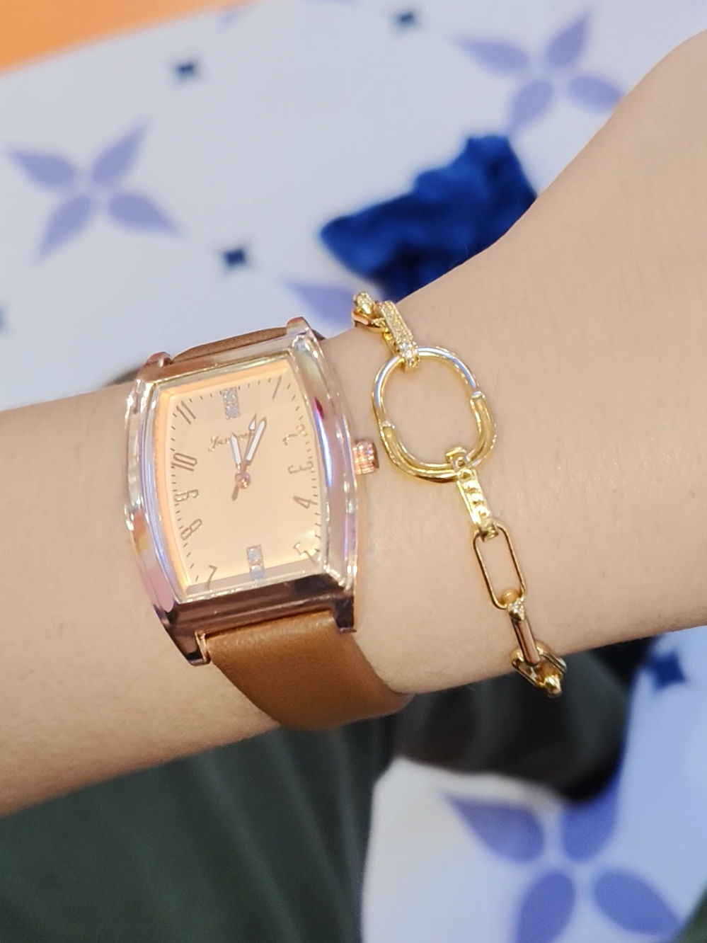 Minimalist watch for women, With free box. Available colors. #watchforwomen #relo #watch #foryoupage #fyp 