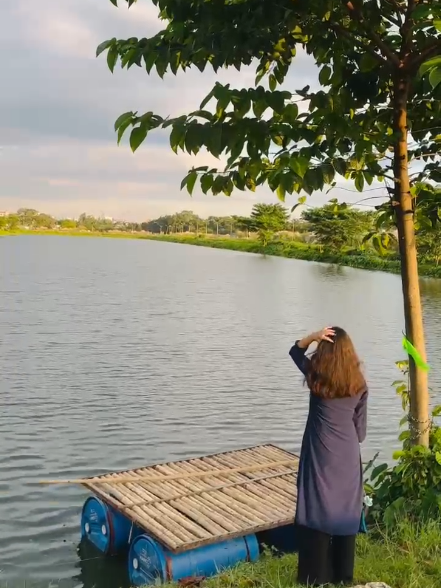 অক্টোবর মাসটা কেমন বিষগ্নে ঘেরা, গাছের পাতারা ঝরে পড়ে ঠিক যেমন স্মৃতিরা একদিন ঝরে যায়। এই মাসটা অদ্ভুত, কেউ কাউকে খুঁজে পায়, আবার কেউ কাউকে হারিয়ে ফেলে। অক্টোবর যেন প্রেম আর বিচ্ছেদের মাঝামাঝি একটা সেতু, যেখানে দাঁড়িয়ে কেউ ভাবে” থাকলে ভালো হতো, আর কেউ ভাবে না থাকলে আমি বেঁচে যাবো।”কেউ চলে যায় ইচ্ছে করে, কেউ আবার সময়ের কাছে হেরে গিয়ে। অক্টোবরের হাওয়ায় থাকে বিদায়ের সুর, আবার নতুন করে বাঁচার আহ্বানও। প্রেম হোক বা বিচ্ছেদ, ভালোবাসা থাকে, কিন্তু মানুষ থাকে না। আর অক্টোবর শুধু মনে করিয়ে দেয়, ছেড়ে যাওয়াও এক ধরনের ভালোবাসা....🥀❤️‍🩹 #fyp #foryoupage #viral #trending #unfrezzmyaccount 