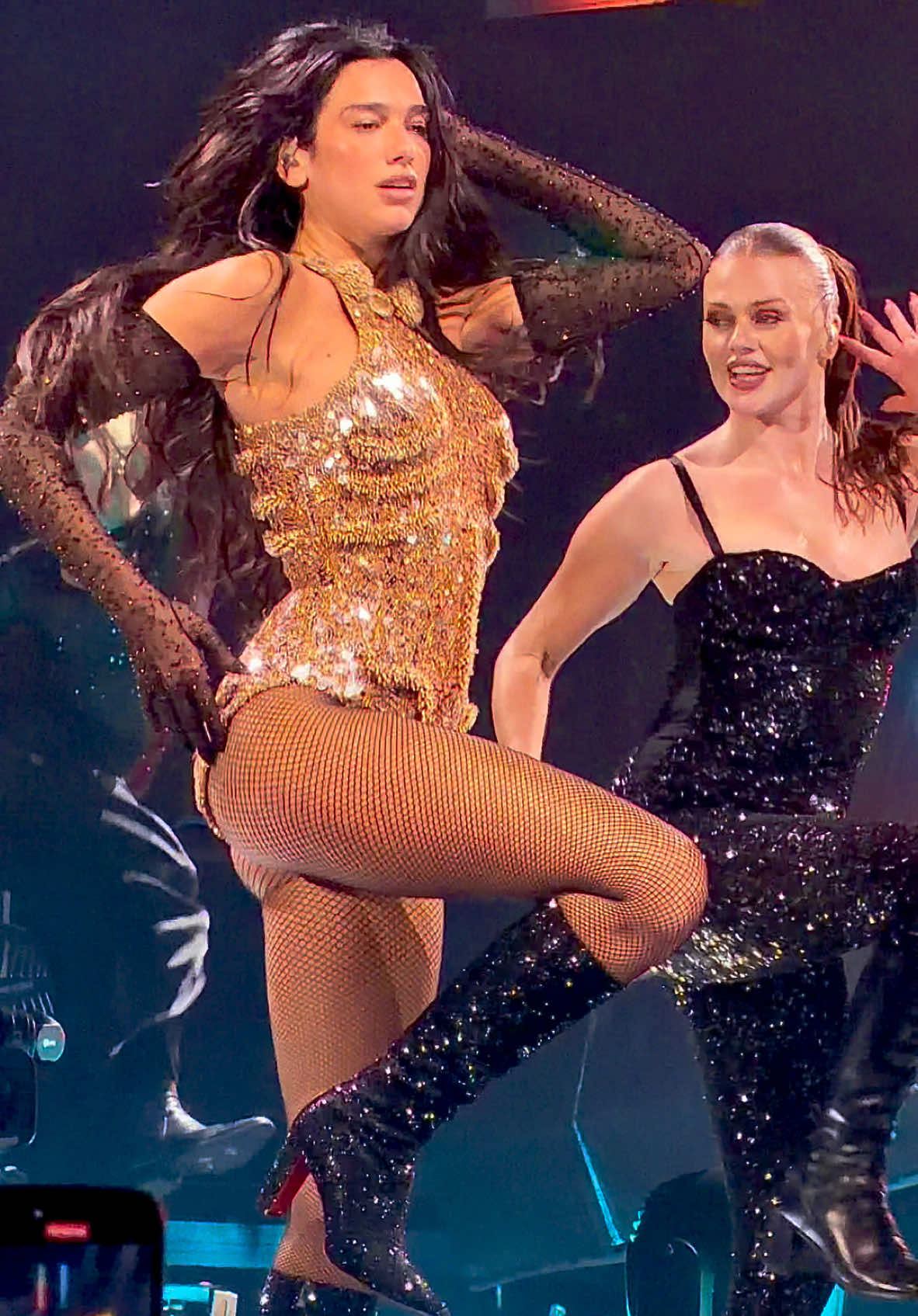 Turns out they weren’t kidding about the quality of Dua videos you could get with a 17 pro max 😮‍💨 get ready for better views from the pit @Dua Lipa #viewsfromthepit #dualipa #radicaloptimismtour #losangeles #kiaforum 