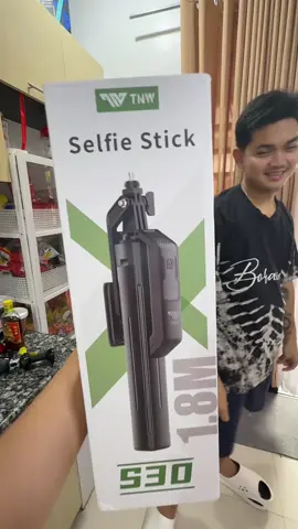 EDI SORRY??? Bili nalang kayo nitong SELFIE STICK na 'to 🙃 or tripod???