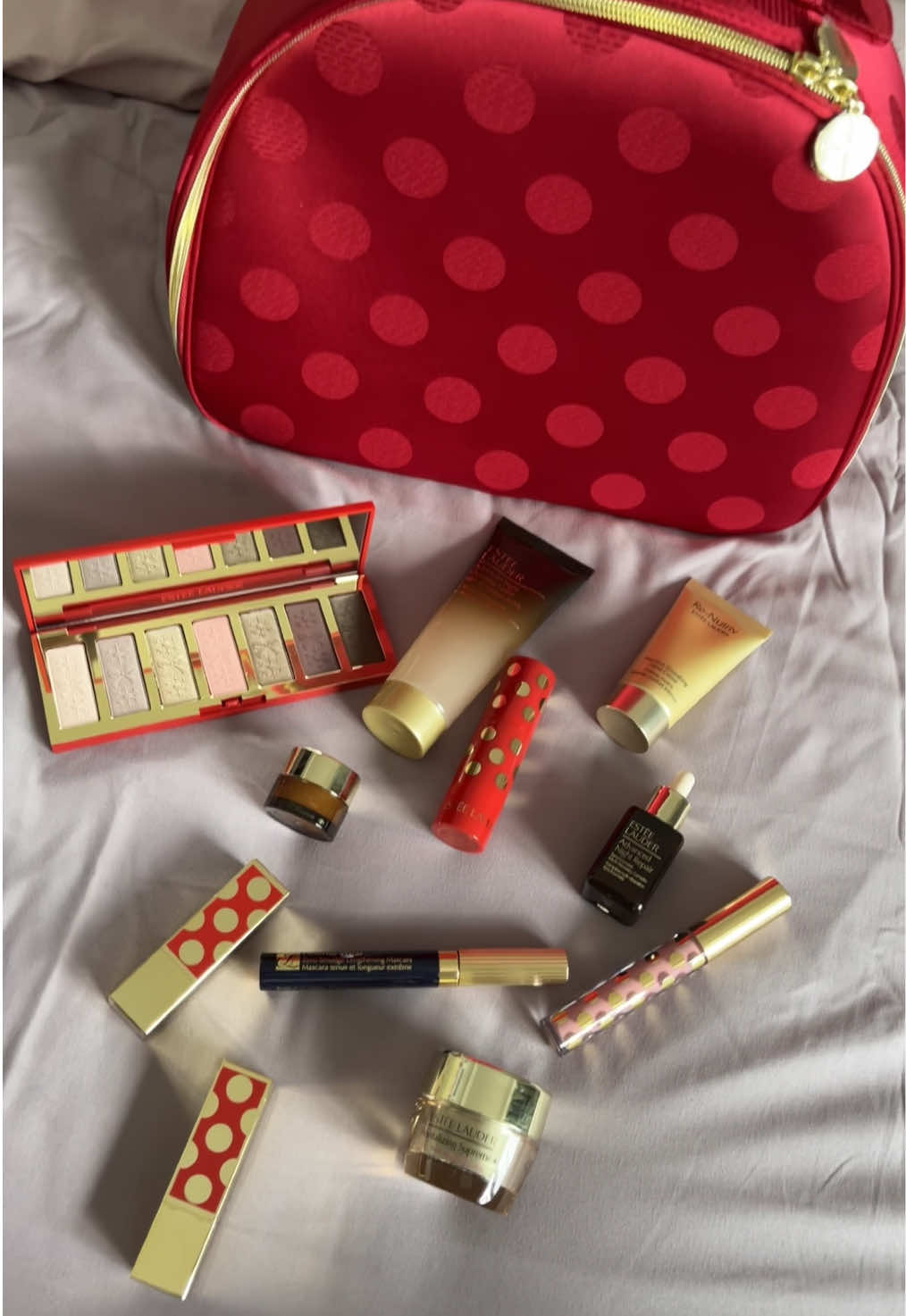 Unboxing Estee Lauder’s 2025 holiday gift set 🎄🎀✨ #esteelauder #makeup #makeupph 