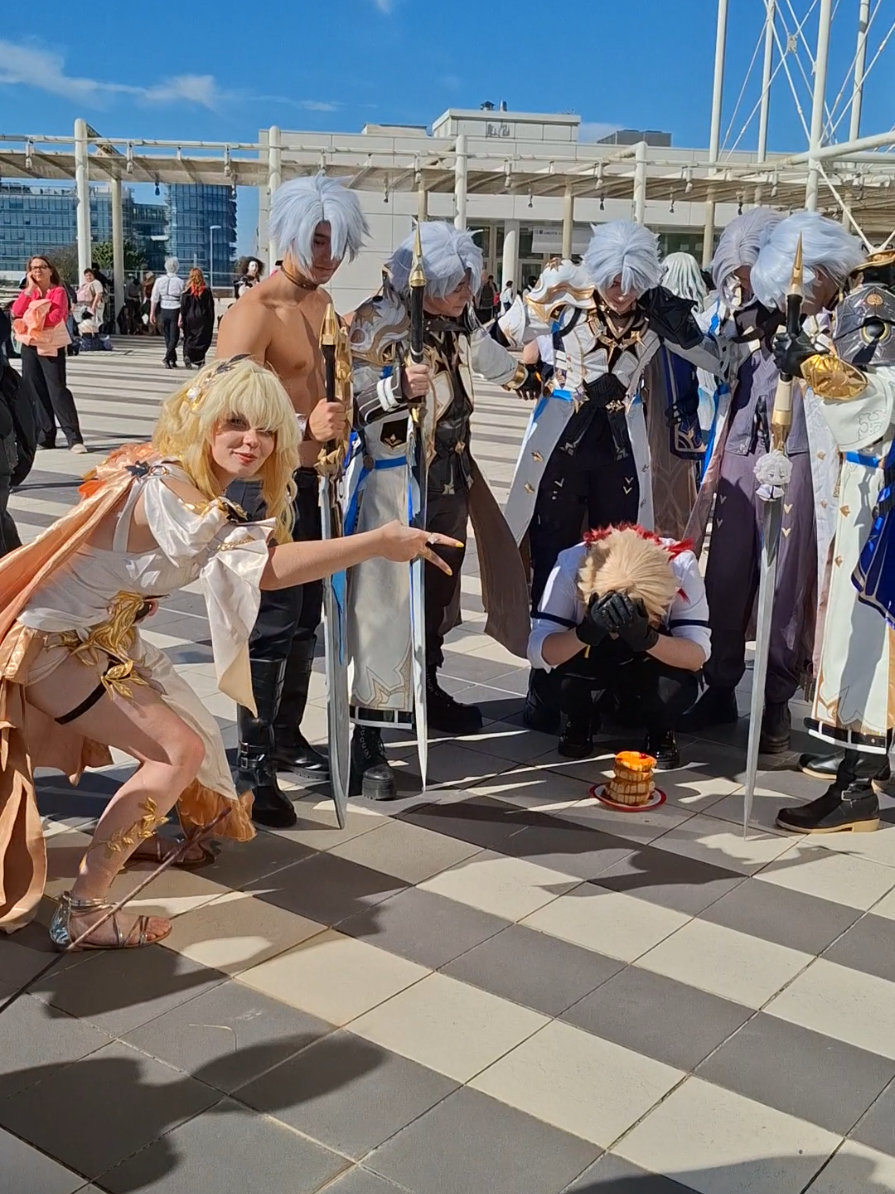 Momenti altissimi al raduno di hsrcosplayita!🤭 MAMMA AGLAEA VI SUPPORTA STELLINE😌✨️ (grazie di aver partecipato 🥹❤️)  #HonkaiStarRail #hsrcosplay  #mydei  #phainon #romics 