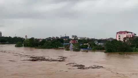 Bão Matto quá kinh khủng. Người dân Thái Nguyên mang hết oto lên cầu bến tượng tránh ngập rồi. #thainguyen  #baomatto