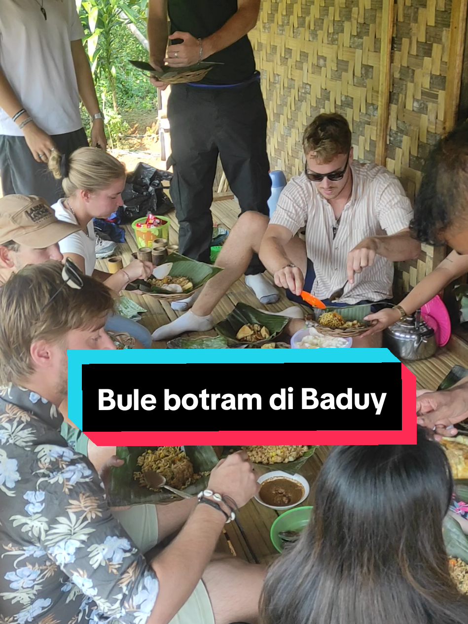 Ketika Bule bule ini botram di rumah Suku Baduy.  #Buledibaduy #baduy #Baduytribe #wonderfulindonesia #fyp 