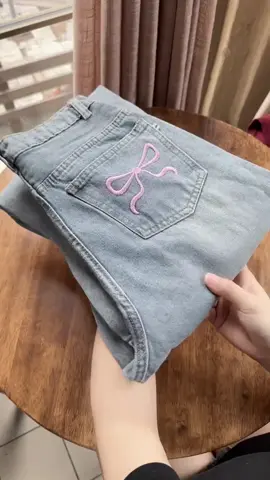 Plus Size Bow Embroidered Jeans for Women, Summer Retro High Waist Straight Wide-Leg Mop Pants Casual Breeches #PlusSizeFashion #EmbroideredJeans #WideLegPants #HighWaistStyle #summerlook 