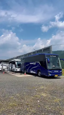 💙💙💙 Perawatan rutin agar unit selalu kinclong. #168trans #pesonacrewpenyayang #melayanisetulushati #bussid #sahabat168 