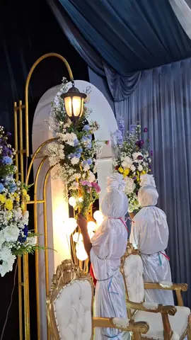 manggi pocong buat bantu dekor