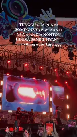 Tunggu gua punya someone dulu ya bas, biar gak keliatan jomblo pas nyanyi everything u are😭 #trending #hindia #konser #infokonser #fypシ 