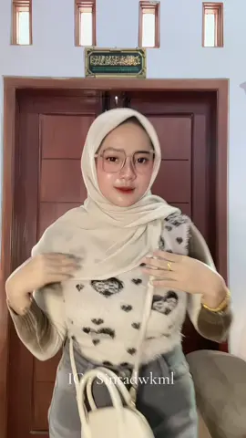Outfit disini 👆🏻👆🏻 #promomakan1010 #fyp #fypシ #xybca #foryoupage 