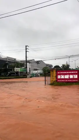 Anh chị em đi về qua Đây cẩn thận ạ