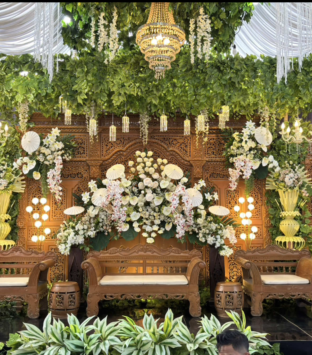 👰Mas due Gebyok jawa….? 👴Ora due mbak nek werno biru. duene putih karo coklat. Meh sek muda po sek tua koyo sek masang ana🤭🤣🤣 Inpo pl 088227872010 / 081226762552 💄 @belsmakeup___  🎪 @Wulida01_wo  ⚜️@djavawedding5   #dekorasisukorejo #dekorasigebyokjawa #dekorasiwedding #dekorasipernikahan #dekorasiwedding 