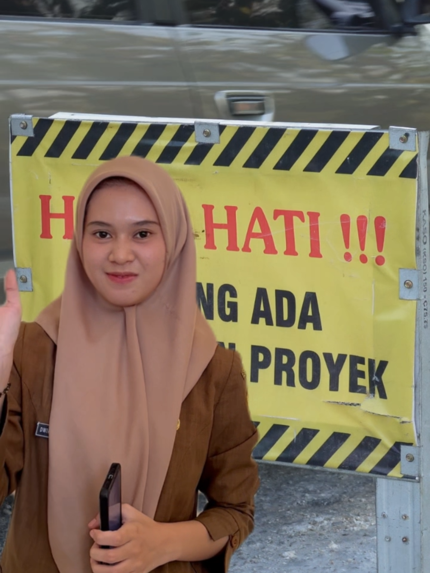 Halo Sobat PUPR. Saat ini, Dinas PUPR Provinsi NTT sedang melakukan penanganan ruas jalan Simpang Polda – Simpang Merpati.  Pekerjaan ini akan berlangsung selama 120 hari kerja, dimulai dari tanggal 1 Agustus dan berakhir di tanggal 28 November 2025 demi meningkatkan kenyamanan dan keselamatan pengguna jalan. Mohon kepada pengguna jalan untuk berhati-hati saat melintas di area tersebut. Terima kasih atas kerja sama dan pengertian masyarakat. 🙏 #puprntt #dinaspuprprovntt #infopekerjaanjalan #nttmembangun #infrastrukturuntukrakyat