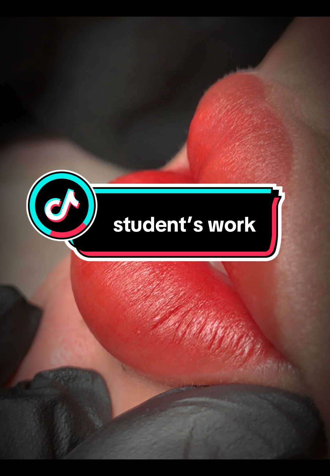 Bài lên mẫu môi của em Hương Phạm hv tại SG. 1 đôi môi siêu siêu mịn được thực hành bằng kim 1 viền, kim 3 lòng. Nhưng không có sự khác biệt là bao nhiêu khi kỹ thuật đạt tới cái trình nhỉ😍😍 Chúc mừng em! cũng còn 1 buổi học màu nữa là cho em về tung tẩy nhé🥰🥰 #Studentwork #ElizabethAcademy #xuhuongtiktok #moixinh #daotaohocvien #sunshinelips #trend 