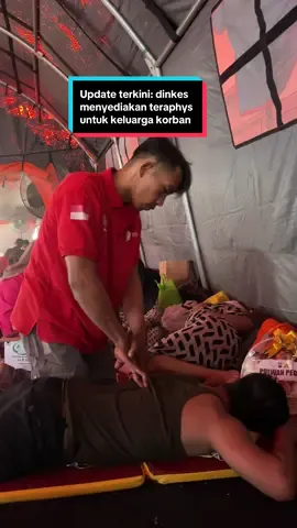 Info terkini: keluarga wali santri sedang di terapi agar tetap bugar selama di tenda #evakuasi #rsbhayangkarabrimob #alkhozini #santri #surabaya 