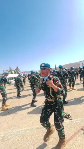 Tentara kalo joget asik bgt ya💃🏻 #tabolabale #indonesia🇮🇩 #peacekeeper 