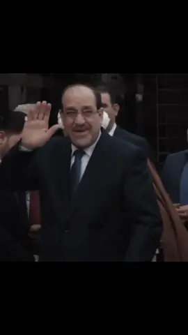 كانت صولة الفرسان علامة فارقة في تاريخ الدولة العراقية الحديثة، يوم ارتفعت راية القانون فوق كل راية، وانكسرت شوكة الخارجين على الدولة. في أقل من أسابيع، حُسمت المعركة، وسقطت أوهام الميليشيات والعصابات التي توهّمت أن الجنوب يمكن أن يُختطف من يد الدولة. انتهت المواجهة بانتصار حاسم للحكومة العراقية والقوات المسلحة. بقيادة رئيس الوزراء الزعيم نوري المالكي ( ابو اسراء) إذ تمت استعادة السيطرة الكاملة على محافظة البصرة، ثم امتدت يد القانون إلى العمارة والناصرية والكوت، لتُطهّر الجنوب من السلاح المنفلت. تم تفكيك مئات المقرات الخارجة عن سلطة الدولة، واعتقال المئات من المطلوبين، وضبط كميات هائلة من الأسلحة الثقيلة والمتوسطة، وانتهى عهد التحدي للدولة في الشارع العراقي. ومن رحم تلك الصولة وُلد الجيش الجديد بثقةٍ وعقيدةٍ وطنيةٍ راسخة، وتثبّتت هيبة الدولة في الداخل والخارج. لم تكن مجرد معركة، بل كانت إعلان ولادة دولة قادرة على فرض إرادتها بالقوة الشرعية، وصوتها هو القانون. #fyb #الانتخابات_الرئاسية #نوري_المالكي #العراق #الشعب_الصيني_ماله_حل😂😂 