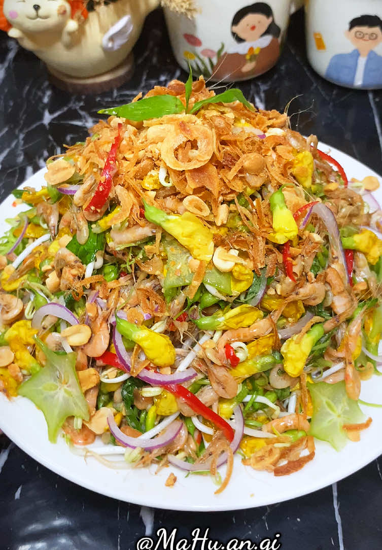 Mùa nước nổi cả nhà nhất định không được bỏ qua món Gỏi tép bông điên điển này nha! @MaHu an gi  @MaHu an gi  @MaHu an gi  #nauancungtiktok #monanquehuong #goitep #goitepbongdiendien #mahuangi 