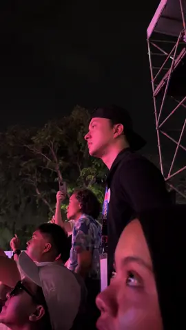 Demi apa sebelahan sama Nicholas Saputra pas nonton AADC di Synchronize Fest 2025 kemariin. #synchronizefest #synchronizefest2025 #nicholassaputra💜 #fyppppppppppppppppppppppp #nicsap 