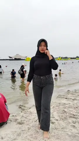 jalan jalan liburan ke jakarta lagiii 💗 main di pantai Ancol 💗