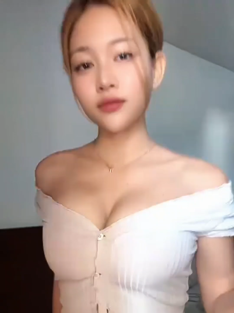 BomBom #viee #wanitaidaman #dancechallenge #gemesin #manispedesngegigit 