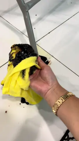 Kain serap minyak, tapi bilas tanpa sabun. 